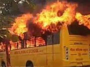 गीता पब्लिक स्कूल की चलती बस में अचानक भड़की आग, धुआं उठता देख ड्राइवर व शिक्षिका ने सभी बच्चों को किया बाहर, सभी 12 बच्चे सुरक्षित