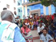 असली भारत तो भूखा है कैसी आज़ादी आईं,24 घंटे फूल बाग पर बैठने के बाद कलेक्ट्रेट पर घेराव