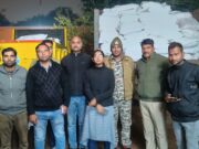 प्लाईवुड की आड़ में छुपा कर ले जा रहे 7 टन पॉलिथीन को पुलिस ने पकड़ा