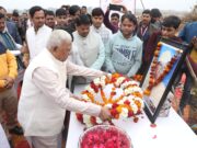 राज्यपाल ने स्वतंत्रता संग्राम सेनानी स्व टुंडाराम गर्ग को पुष्पांजलि अर्पित की