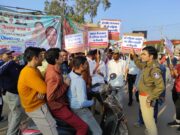 यातायात पुलिस के द्वारा 70 छात्रों एवं शिक्षकों के साथ शहर मे निकाली जनजागरूकता रैली