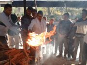 पिता का हार्ट अटैक से मौत, बेटी ने निभाया बेटे का फ़र्ज