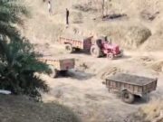 बेखौफ रेत माफिया गुजारी नदी से कर रहे अबैध खनन घाट से बजरी भरते हुए वीडियो वायरल