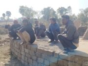 खेत पर जाते समय युवक आया करंट के तार की चपेट मे आने से युवक की मौत