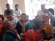 ग्राम करमई की आदिवासी महिलाओं का हंगामा, शराब दुकान हटाने की मांग