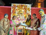 रसिक बिहारी संग खेली फूलों और गुलाल की होली