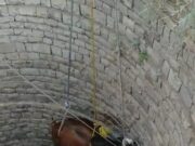 गहरे कुएं में गिरा बैल, दो घंटे की मशक्कत के बाद सुरक्षित निकाला