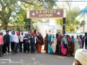 गाल घोंटकर जहर खिलाकर की हत्या, पुलिस ने किया आत्महत्या का मामला दर्ज, एसपी से शिकायत