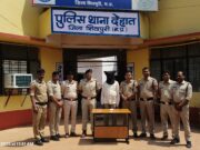 देहात थाना पुलिस के द्वारा ड्रग पेडलर क़ो 7 लाख 20 हजार की स्मैक के साथ हवाईपट्टी से धर दबोचा