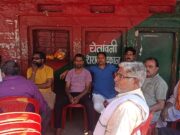 पुरानी शिवपुरी में शराव की दुकान हटाने के लिए लोंगो का विरोध प्रदर्शन, नगरपालिका अध्यक्ष पार्षद सहित सांसद प्रतिनिधि लोंगो के साथ बैठे धरने पर