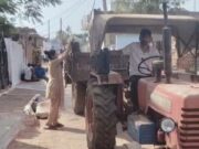 सफाई कर्मचारियों की हड़ताल; पार्षद एम डी गुर्जर ने उठाया सफाई का जिम्मा