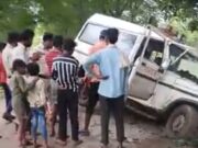 कोलारस विधायक का दौरा: शिवपुरी में बाल-बाल बचा पुलिस वाहन, तार फेंसिंग ने बचाई जान