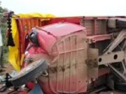 कंटेनर ने दो लोडिंग वाहनों को मारी टक्कर, दो घायल