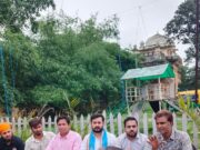 शिवपुरी में NSUI का सरकारी स्कूलों की जर्जर हालत पर प्रदर्शन